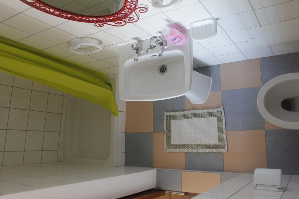 Lagos Central Hostel エクステリア 写真